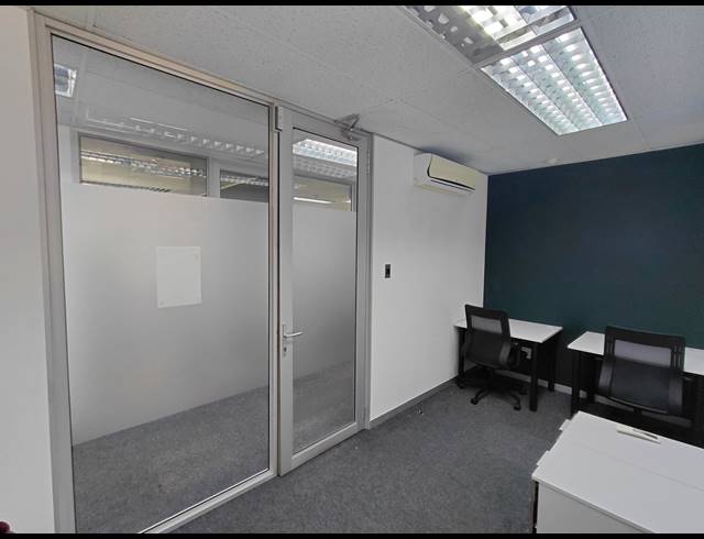 35M² OFFICE TO LET IN EPSOM DOWNS